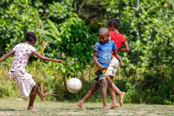 Children from the Little Hearts community